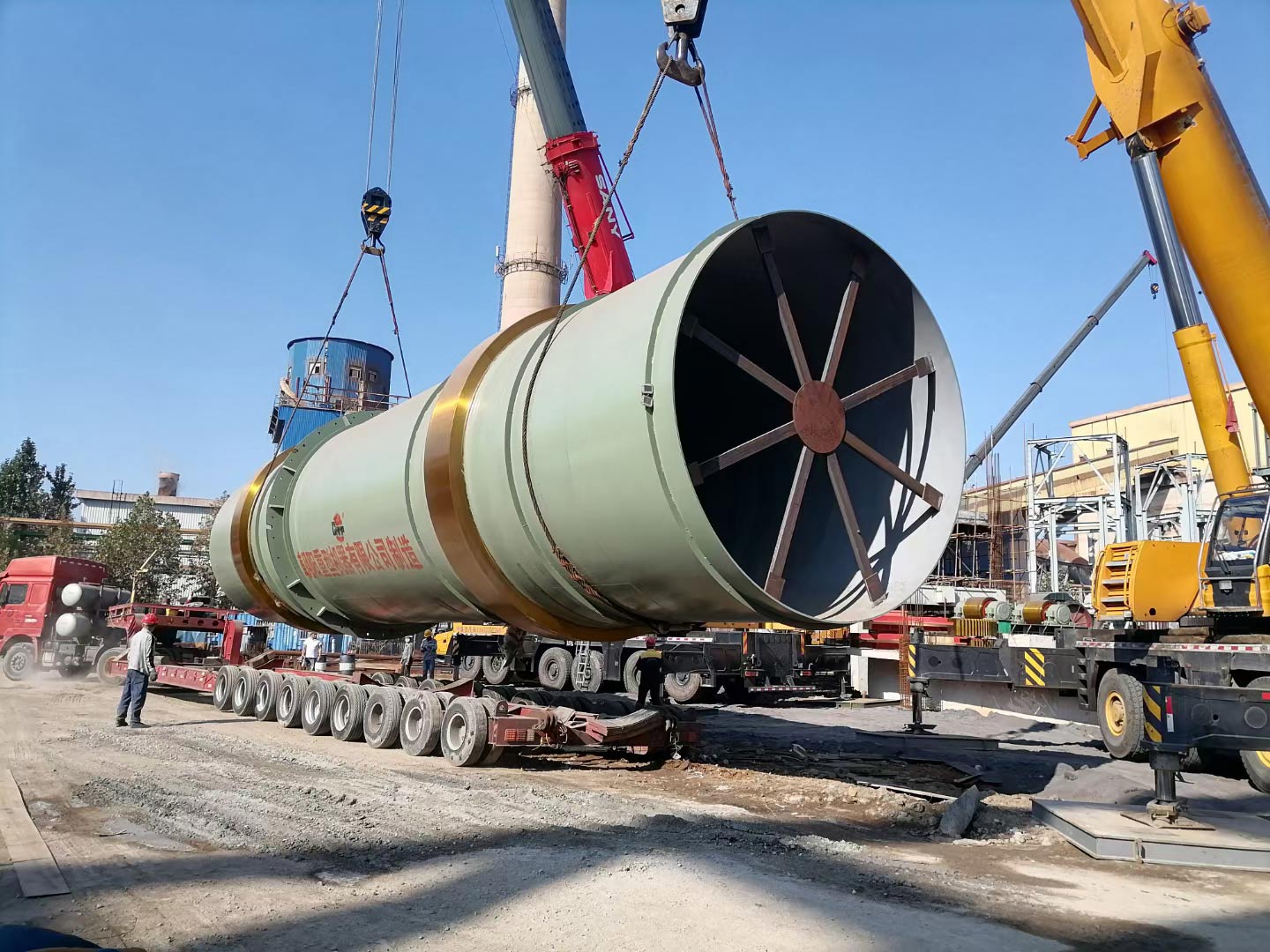 我司為中冶北方（東北特鋼）生產(chǎn)的混合機安裝中