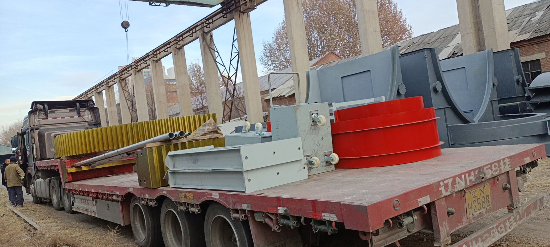 信陽(yáng)鋼鐵發(fā)貨收尾